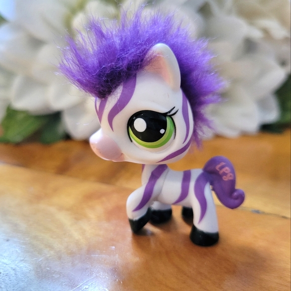 Littlest Pet Shop LPS #2470 Zebra White Purple Green Eyes 2006 - Picture 5 of 13